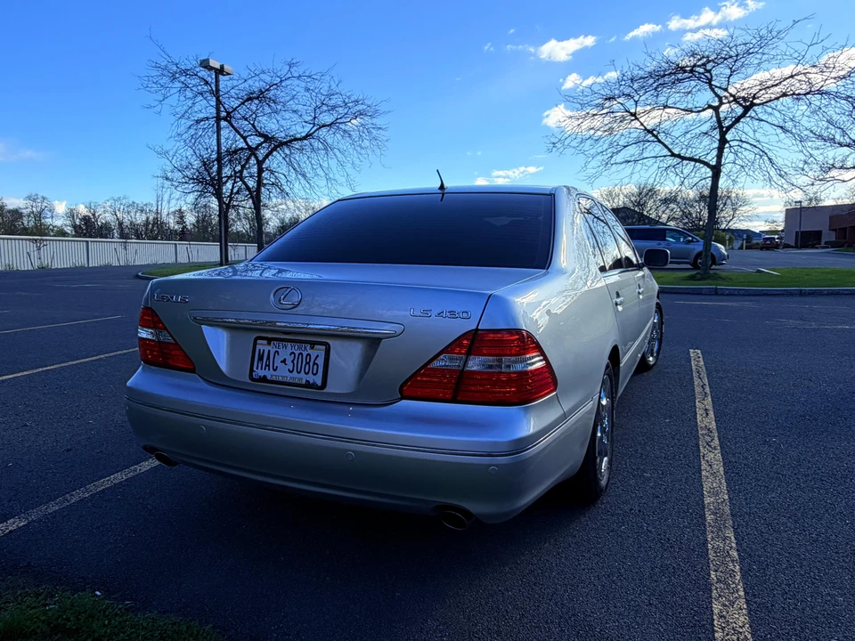 2004 Lexus LS 3rd Gen - Image 11 of 31