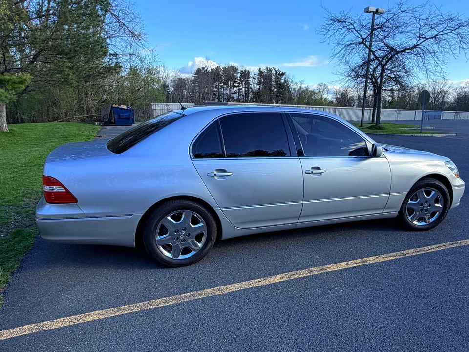 2004 Lexus LS 3rd Gen - Image 13 of 31