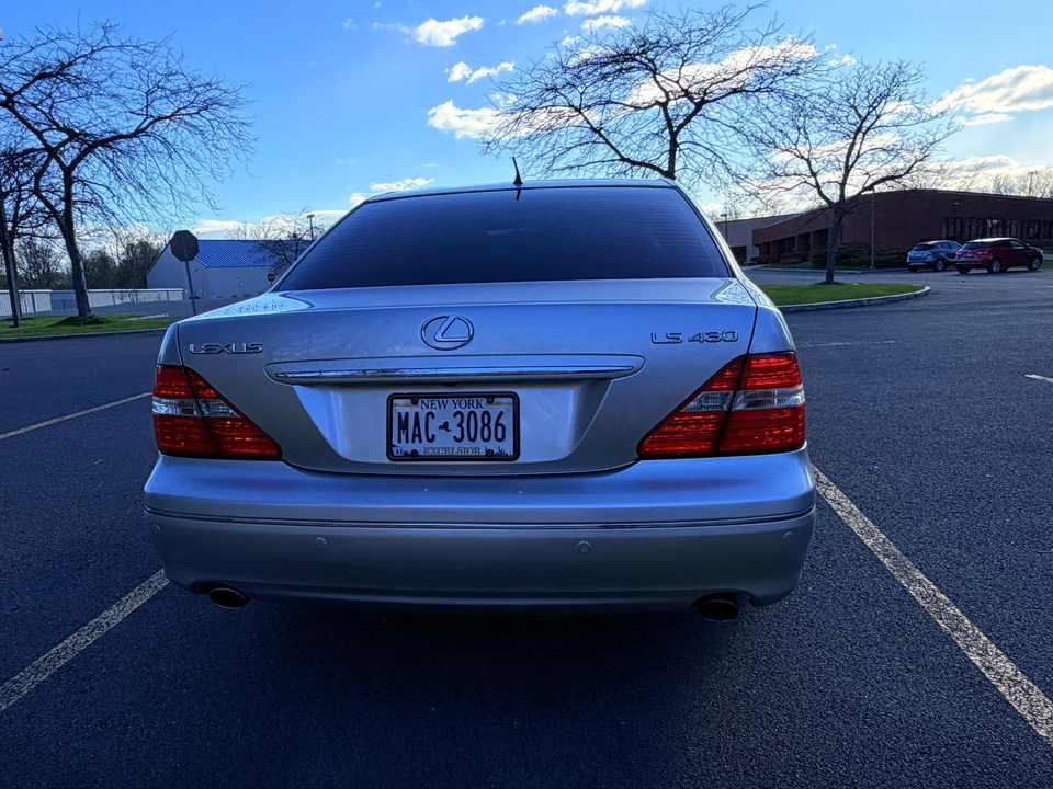 2004 Lexus LS 3rd Gen - Image 10 of 31