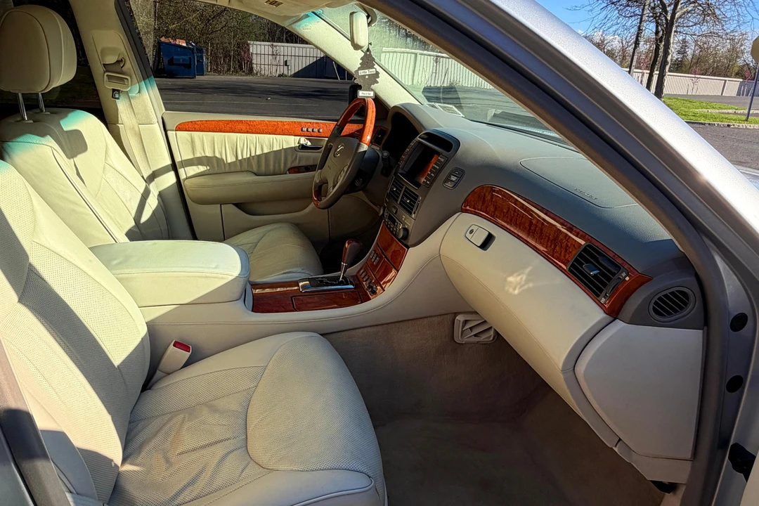 2004 Lexus LS 3rd Gen - Image 29 of 31