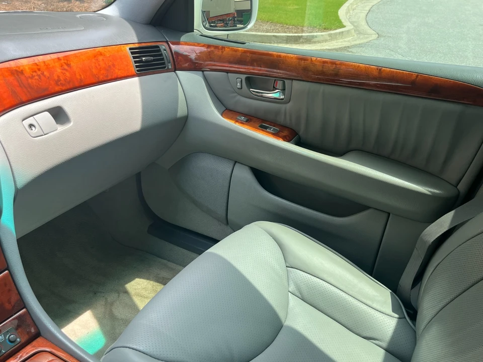 2004 Lexus LS 3rd Gen - Image 10 of 14