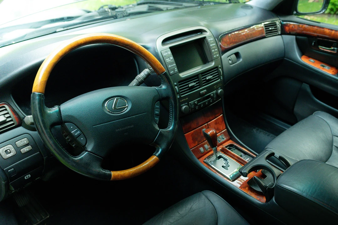 2004 Lexus LS 3rd Gen - Image 24 of 31