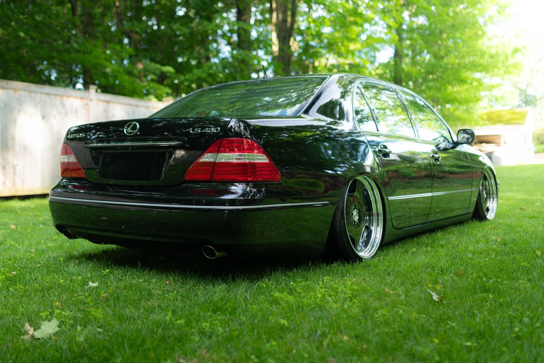 2004 Lexus LS 3rd Gen - Image 9 of 31