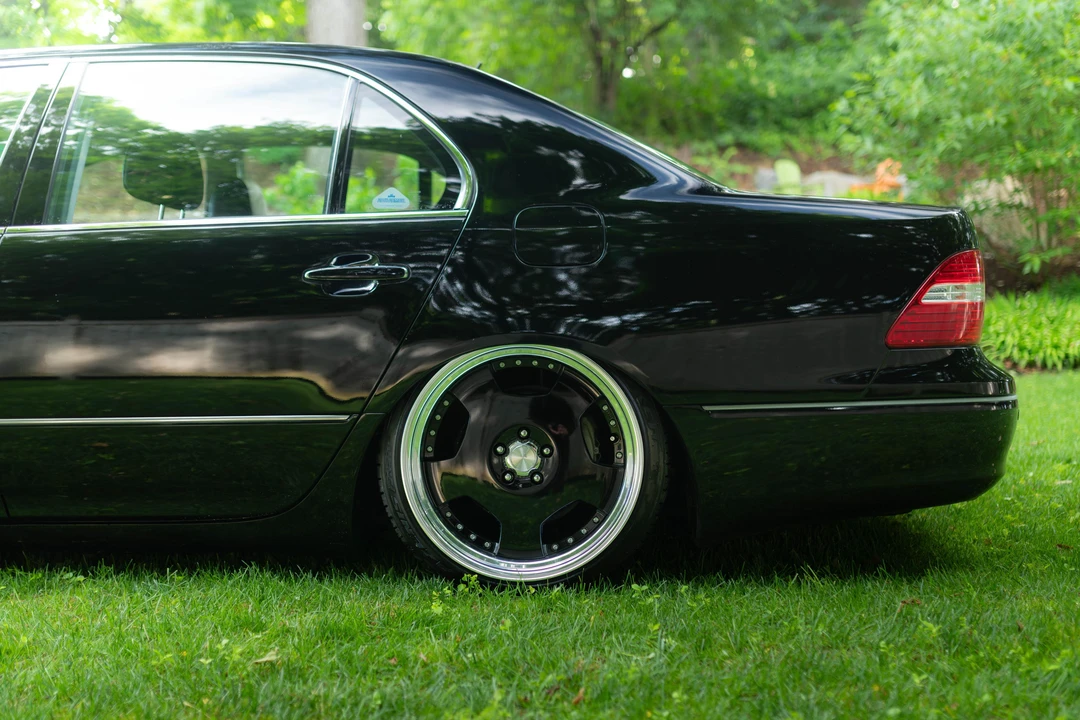 2004 Lexus LS 3rd Gen - Image 20 of 31