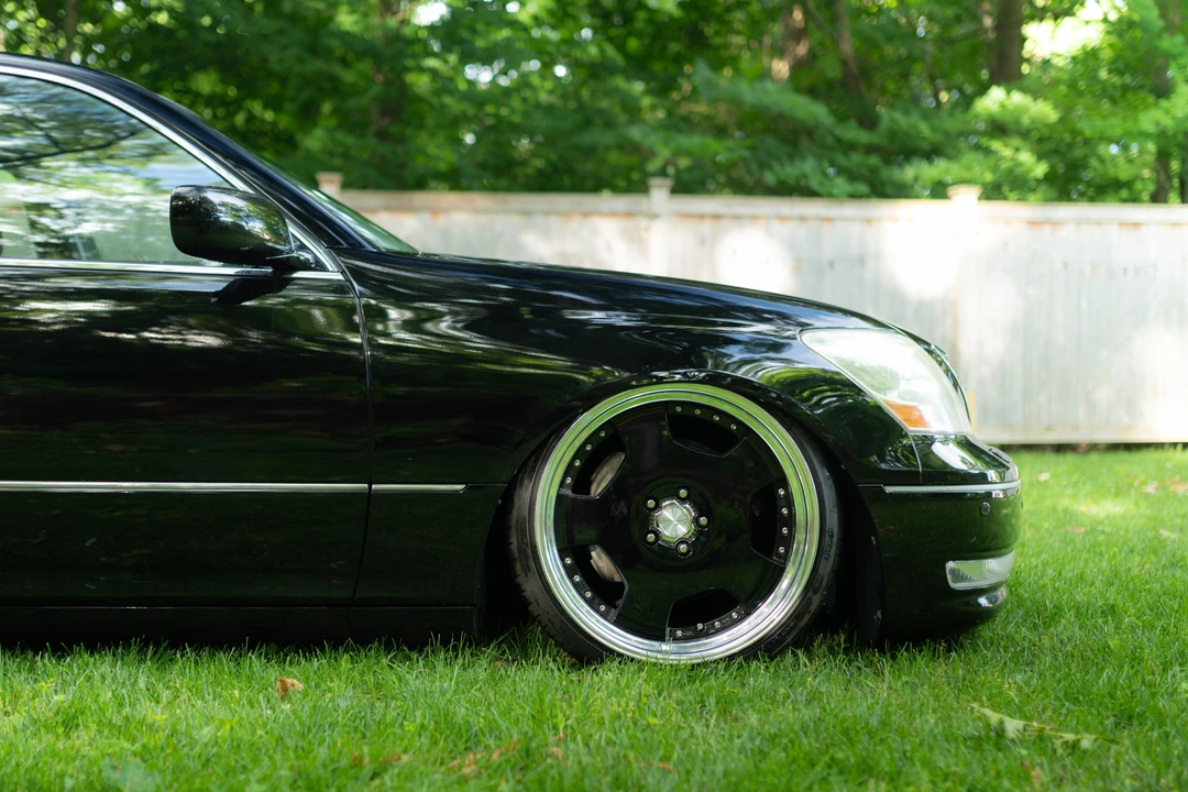 2004 Lexus LS 3rd Gen - Image 22 of 31