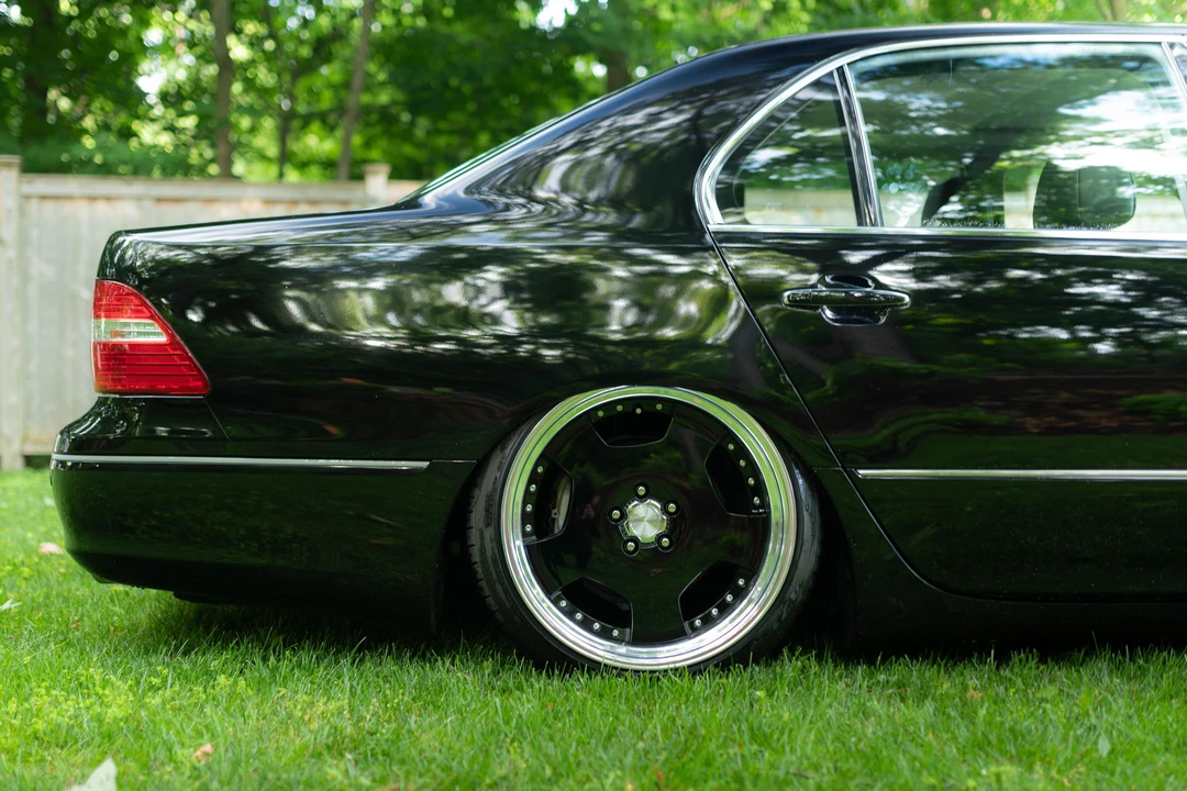 2004 Lexus LS 3rd Gen - Image 21 of 31