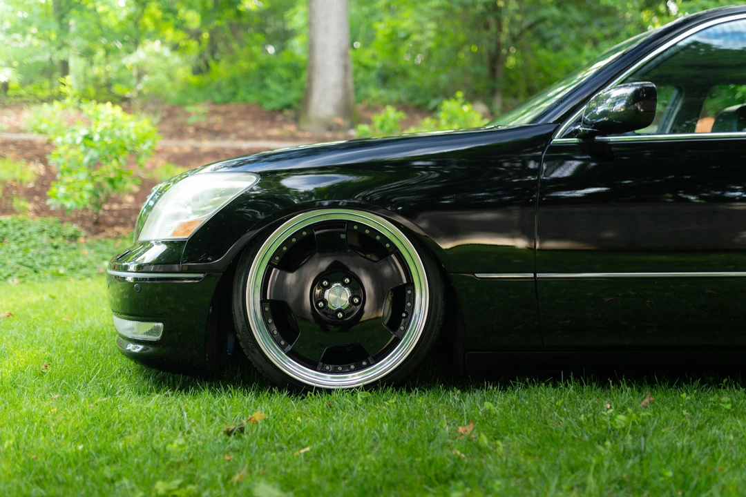 2004 Lexus LS 3rd Gen - Image 19 of 31
