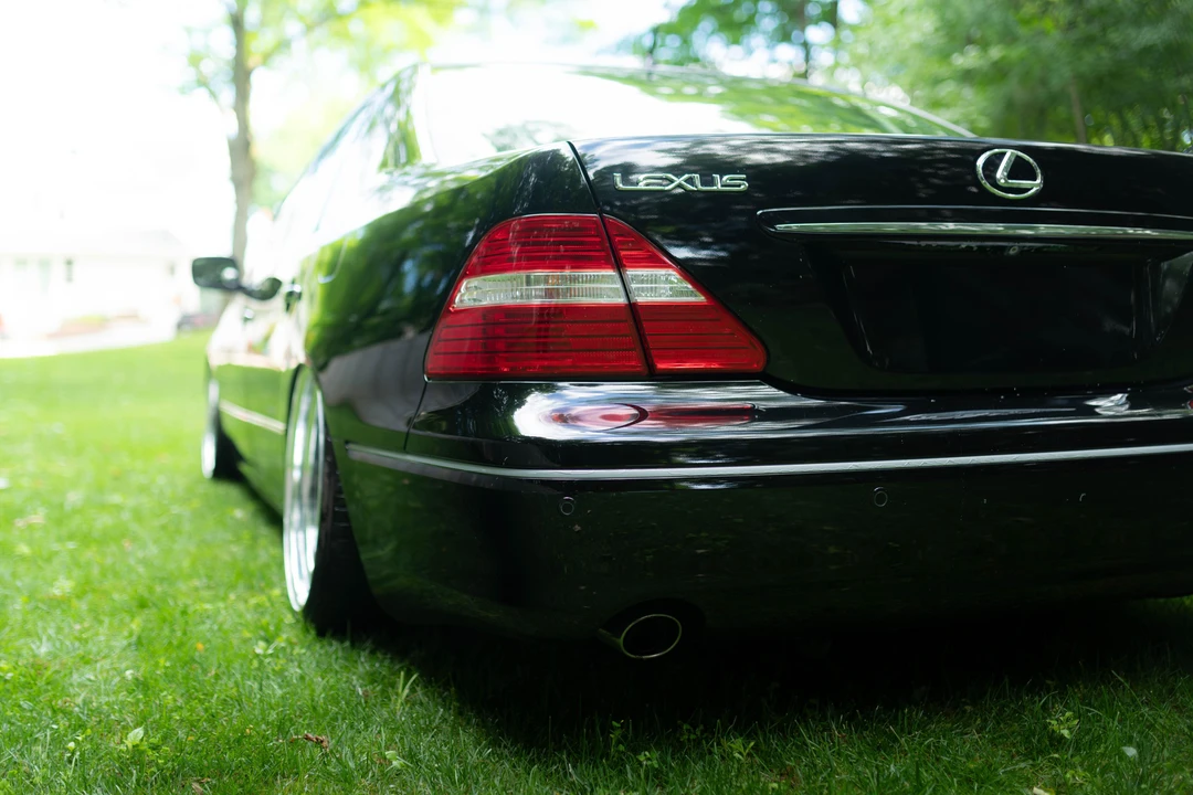 2004 Lexus LS 3rd Gen - Image 17 of 31