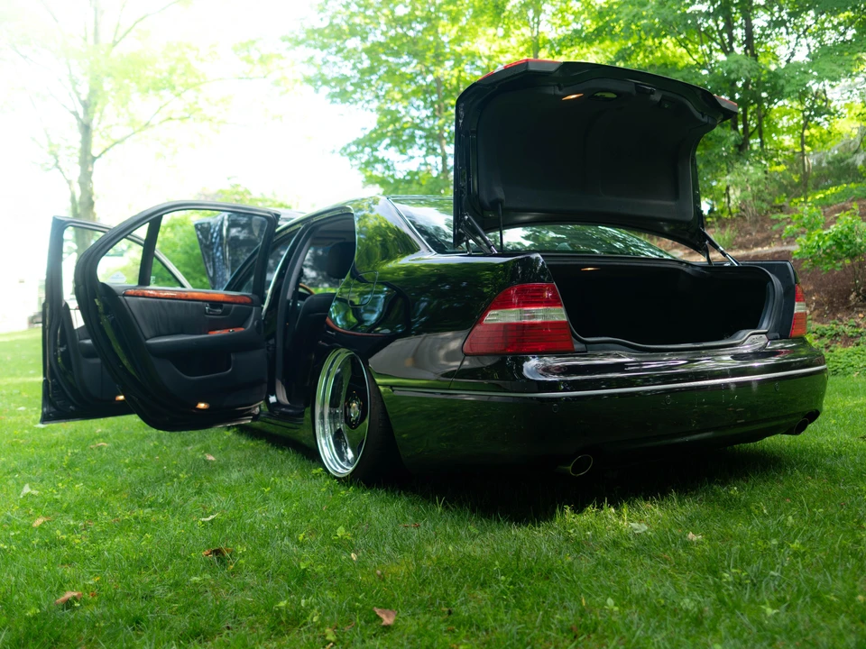 2004 Lexus LS 3rd Gen - Image 12 of 31