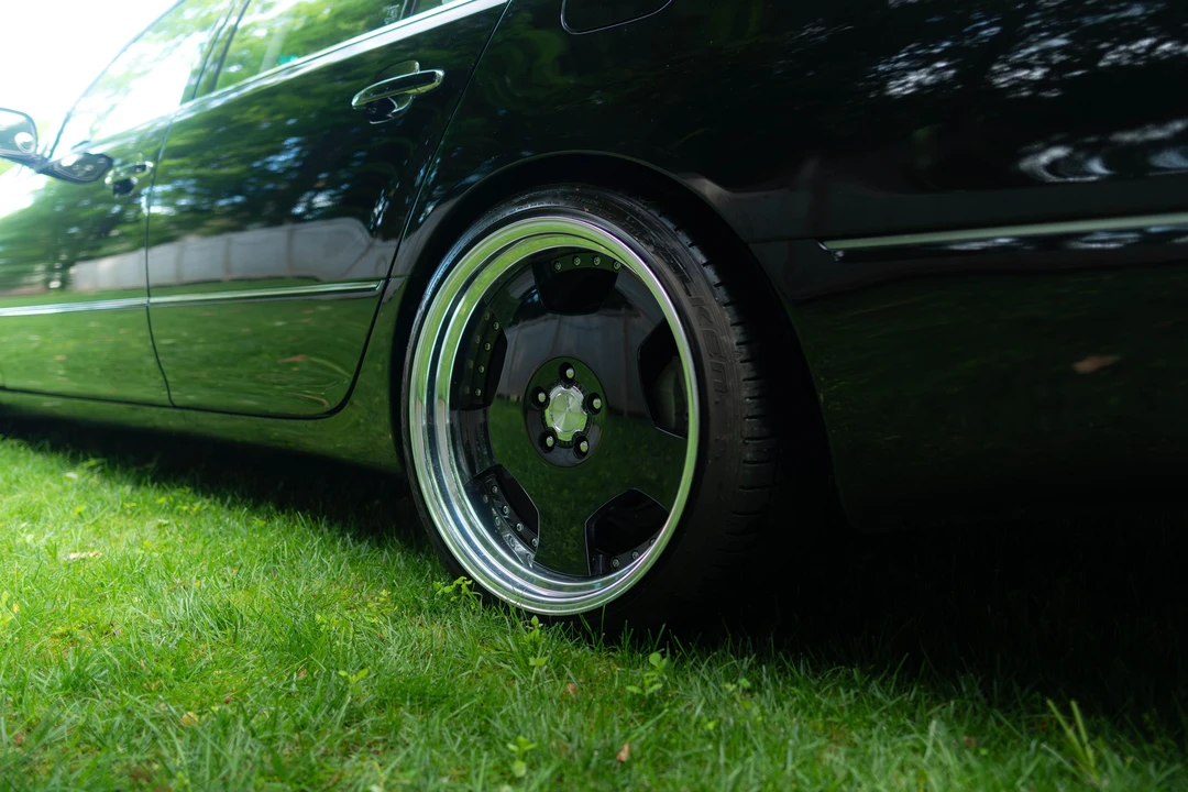 2004 Lexus LS 3rd Gen - Image 16 of 31