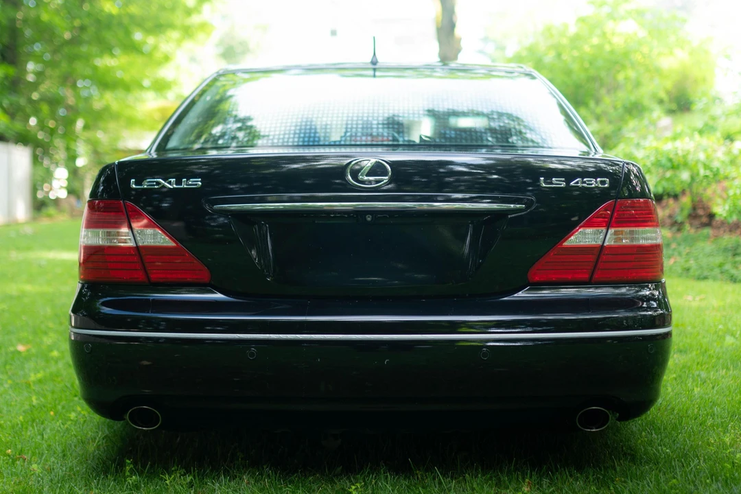 2004 Lexus LS 3rd Gen - Image 5 of 31