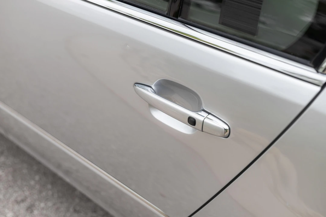 2004 Lexus LS 3rd Gen - Image 22 of 31