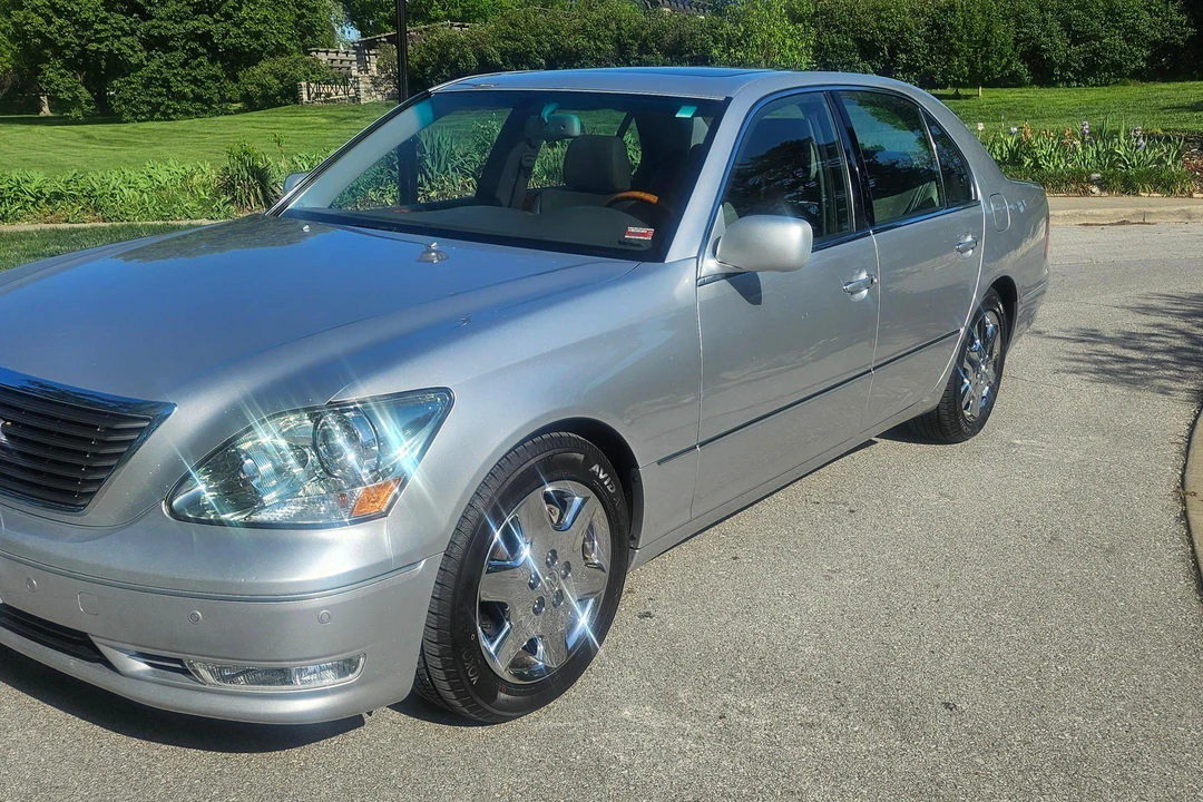 2004 Lexus LS 3rd Gen - Image 13 of 31