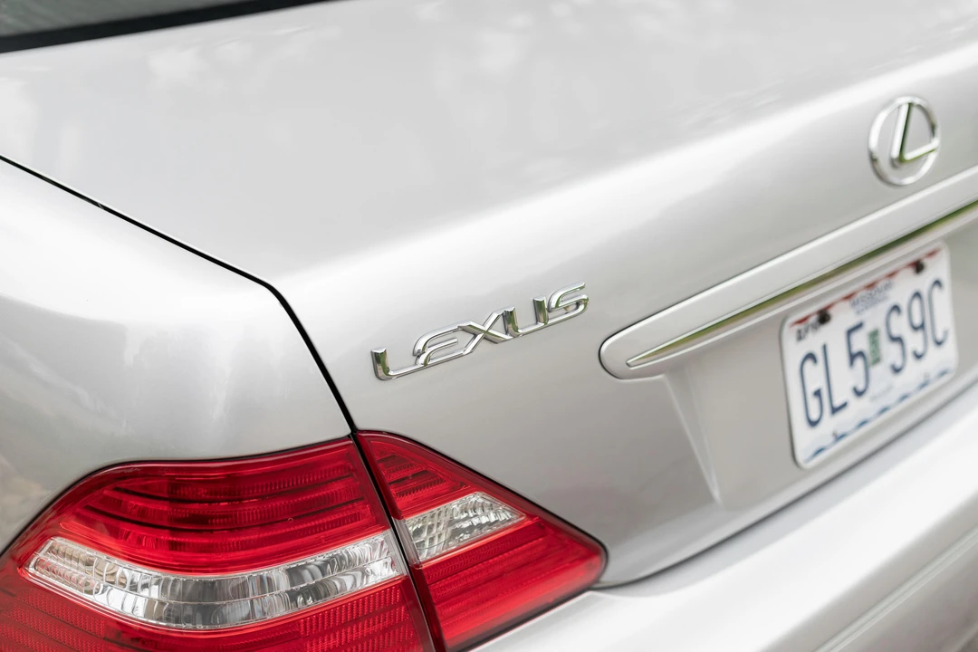 2004 Lexus LS 3rd Gen - Image 29 of 31