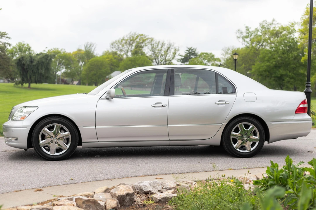 2004 Lexus LS 3rd Gen - Image 3 of 31