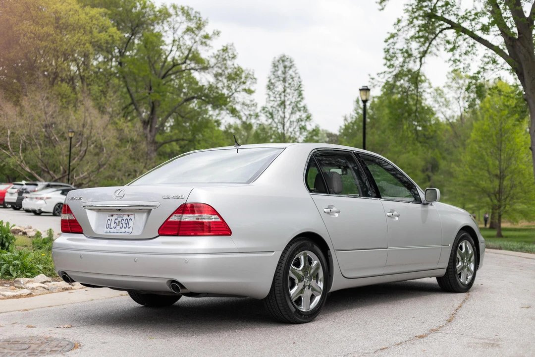 2004 Lexus LS 3rd Gen - Image 4 of 31