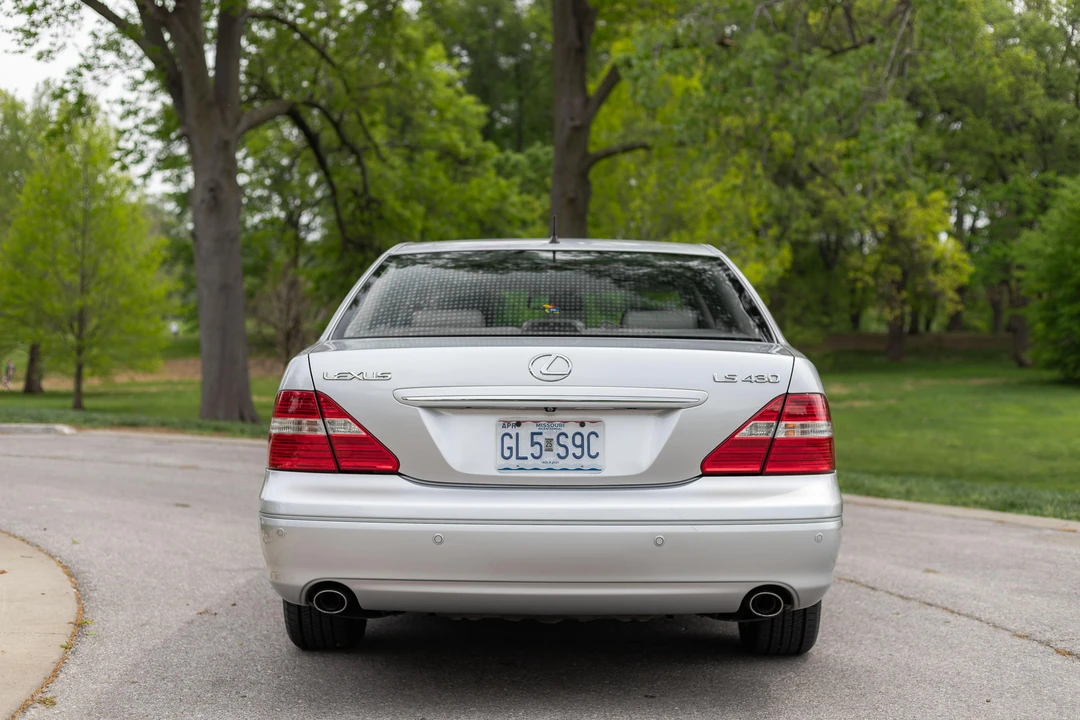 2004 Lexus LS 3rd Gen - Image 7 of 31