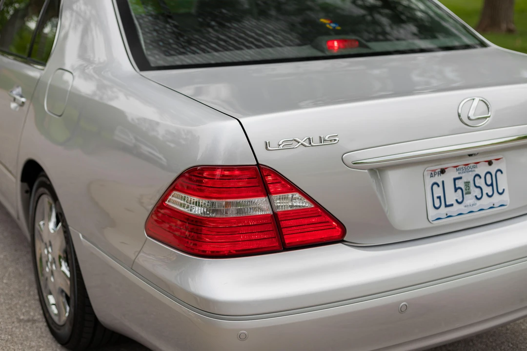 2004 Lexus LS 3rd Gen - Image 27 of 31