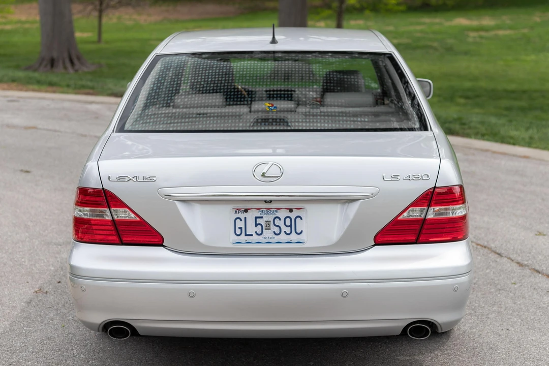 2004 Lexus LS 3rd Gen - Image 5 of 31