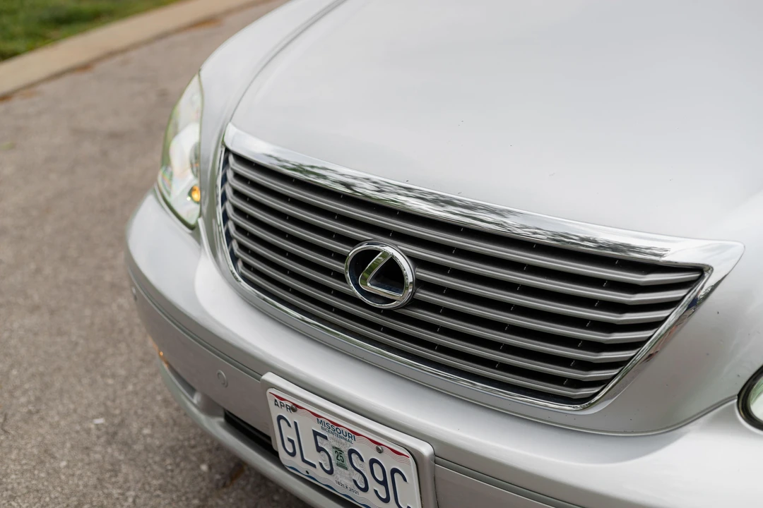 2004 Lexus LS 3rd Gen - Image 10 of 31