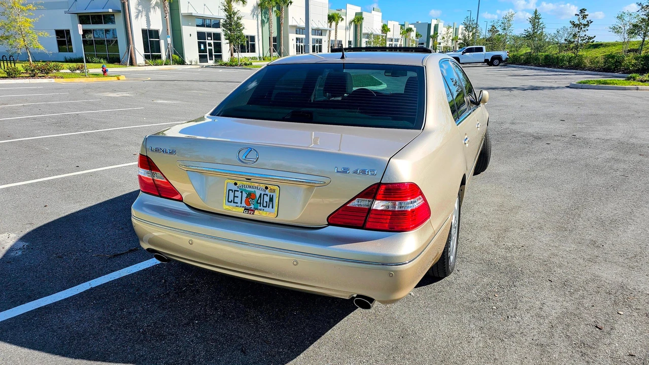 2004 Lexus LS 3rd Gen - Image 11 of 31