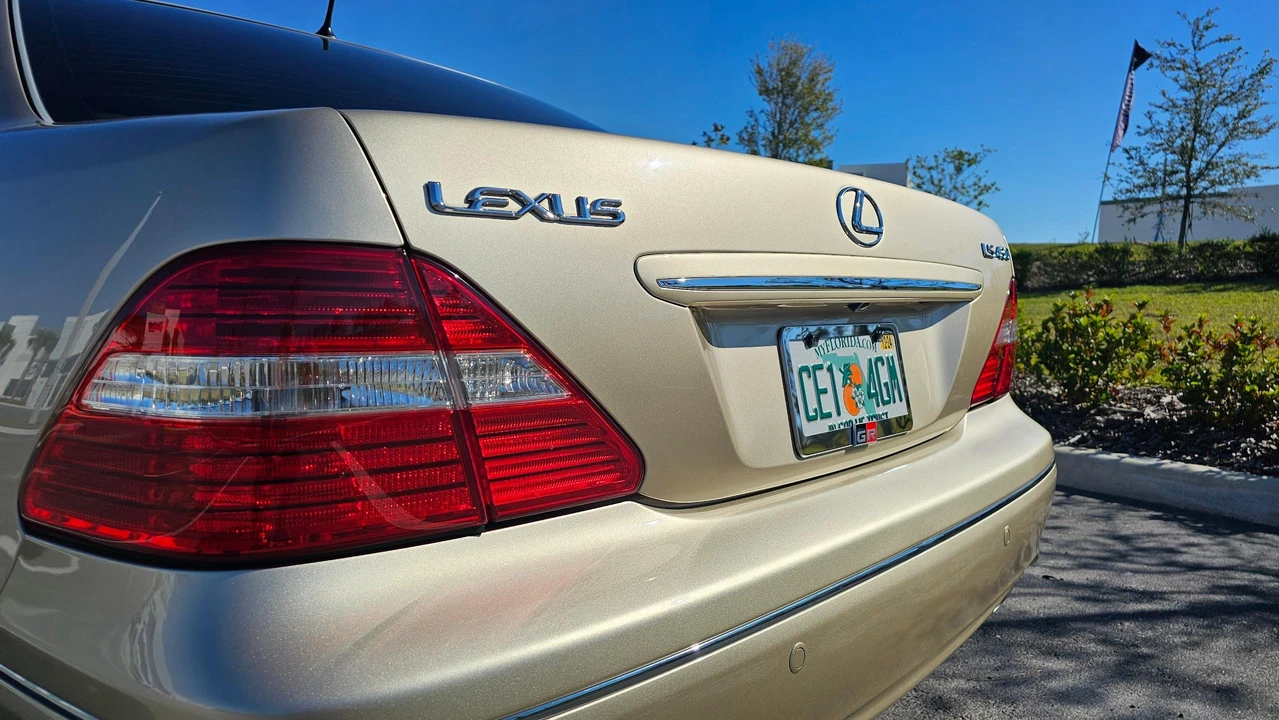 2004 Lexus LS 3rd Gen - Image 28 of 31