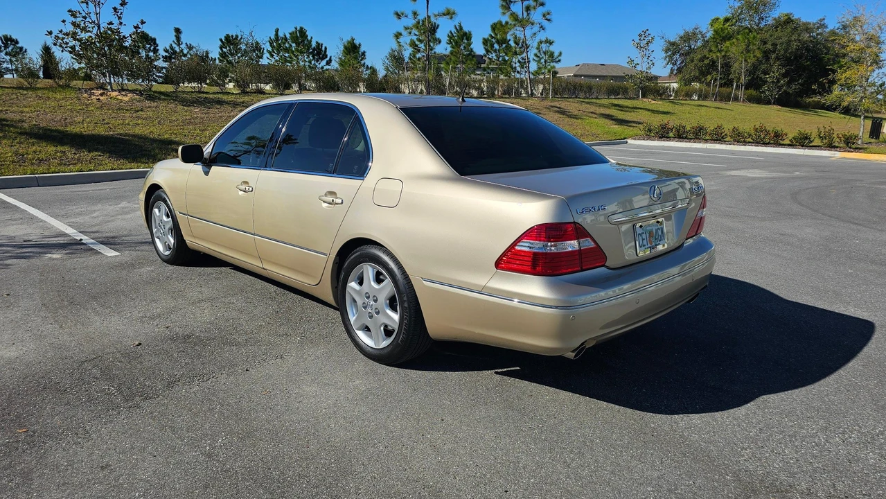 2004 Lexus LS 3rd Gen - Image 9 of 31