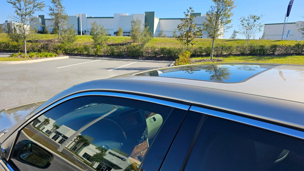 2004 Lexus LS 3rd Gen - Image 24 of 31