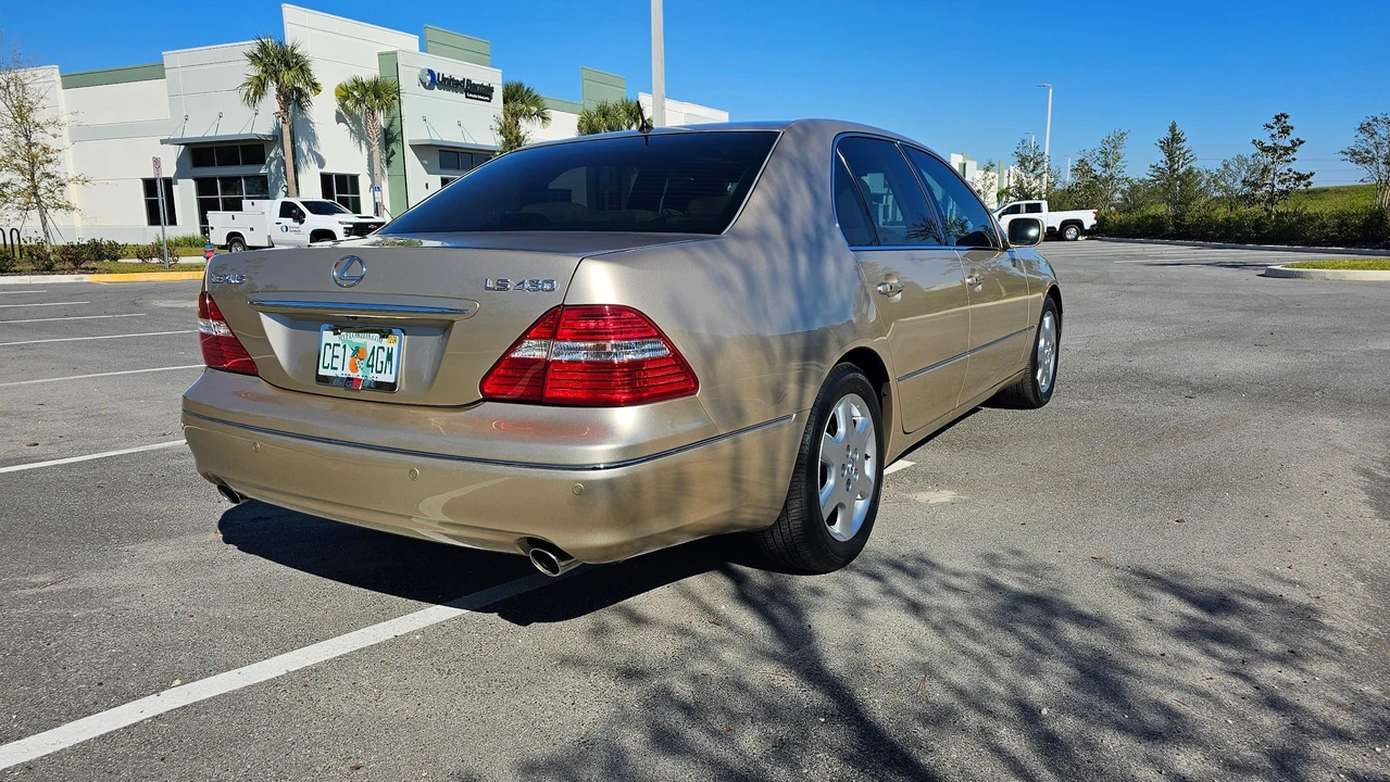 2004 Lexus LS 3rd Gen - Image 13 of 31