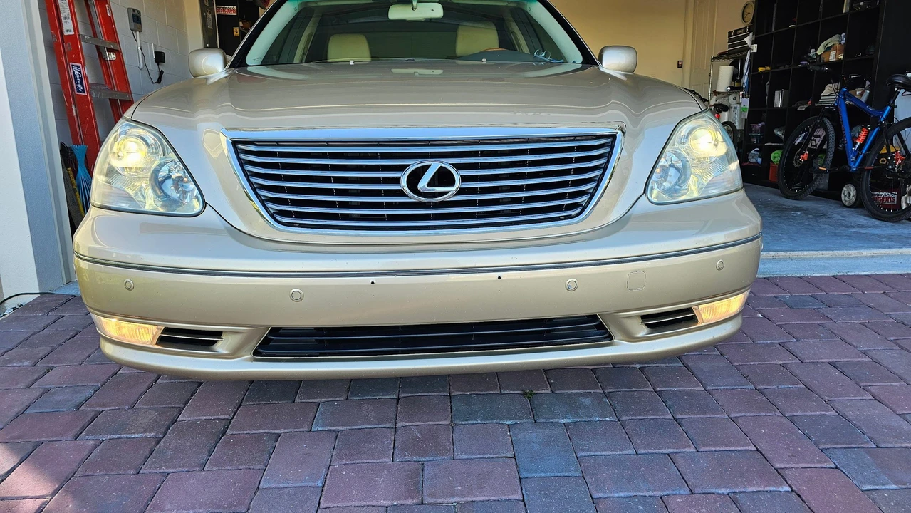 2004 Lexus LS 3rd Gen - Image 19 of 31