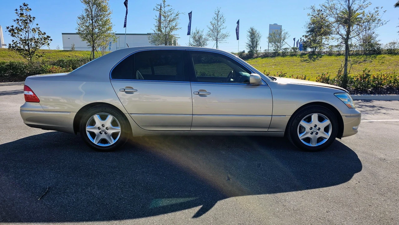 2004 Lexus LS 3rd Gen - Image 14 of 31