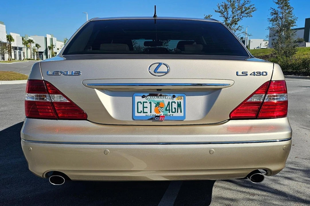 2004 Lexus LS 3rd Gen - Image 5 of 31