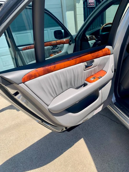 2004 Lexus LS 3rd Gen - Image 18 of 24
