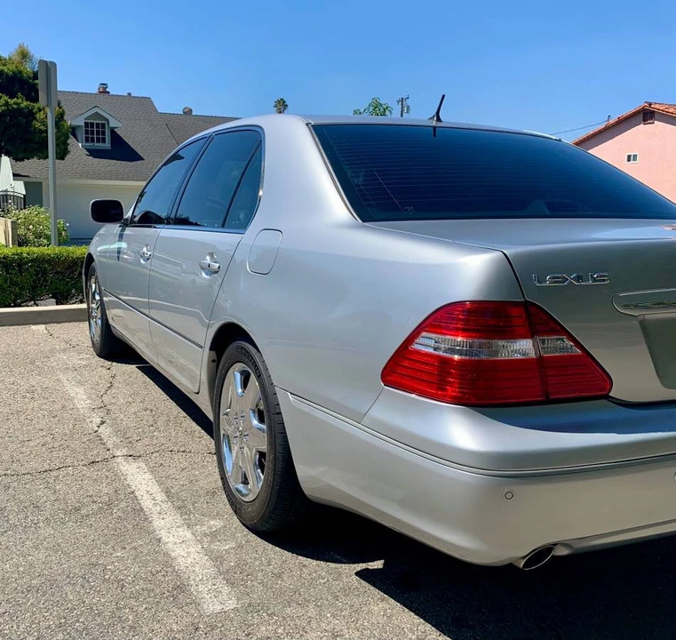 2004 Lexus LS 3rd Gen - Image 5 of 24