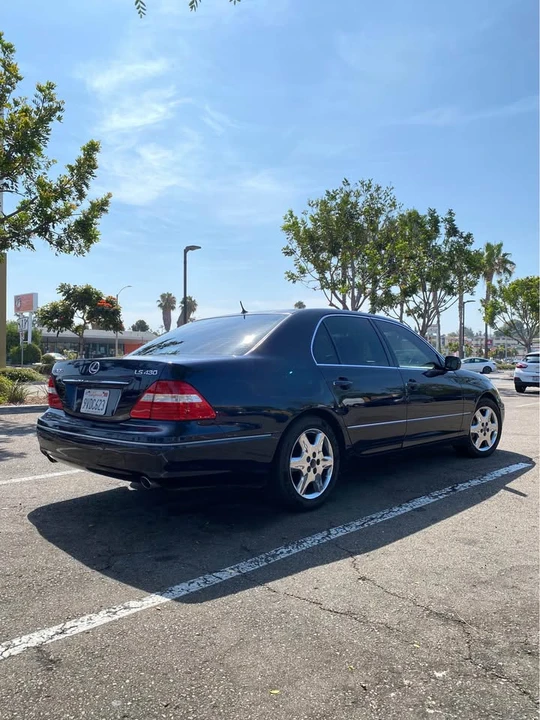 2004 Lexus LS 3rd Gen - Image 5 of 19