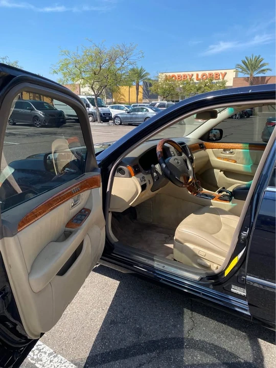 2004 Lexus LS 3rd Gen - Image 13 of 19