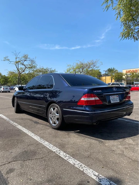 2004 Lexus LS 3rd Gen - Image 3 of 19