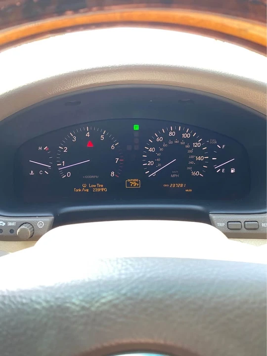 2004 Lexus LS 3rd Gen - Image 10 of 19