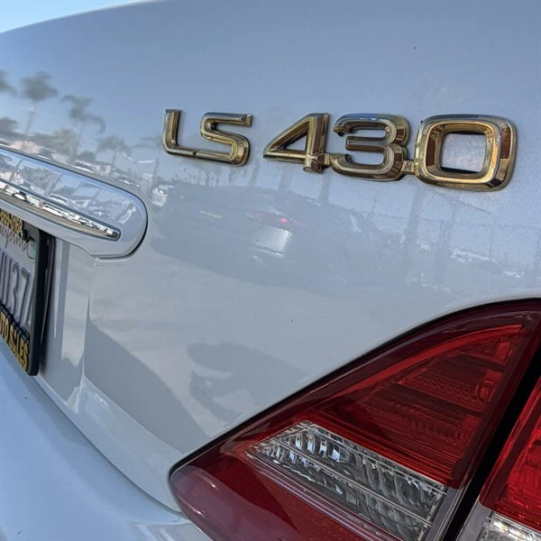 2004 Lexus LS 3rd Gen - Image 11 of 20