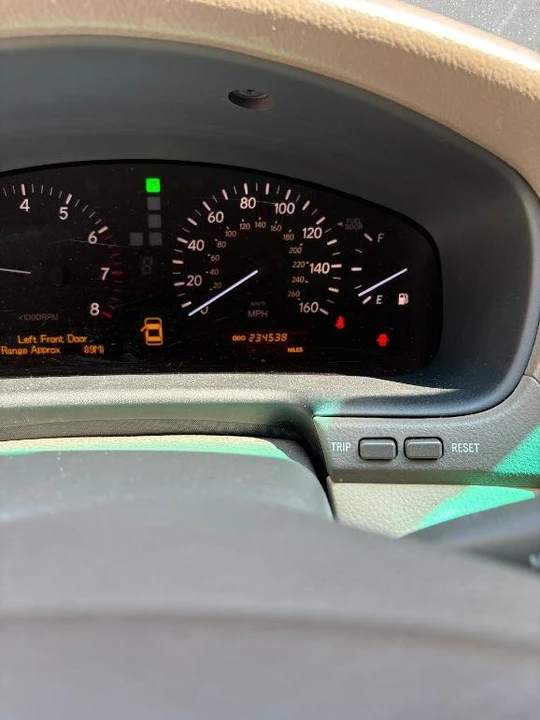 2004 Lexus LS 3rd Gen - Image 9 of 9