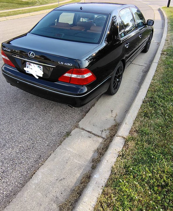 2004 Lexus LS 3rd Gen - Image 3 of 11