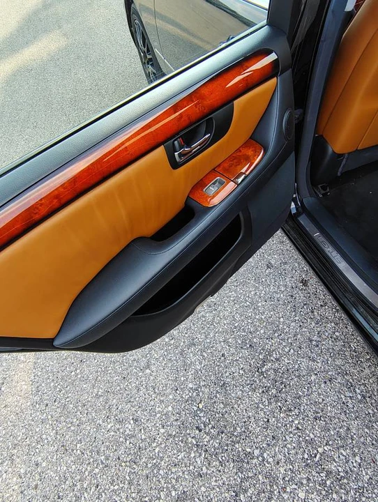 2004 Lexus LS 3rd Gen - Image 6 of 11