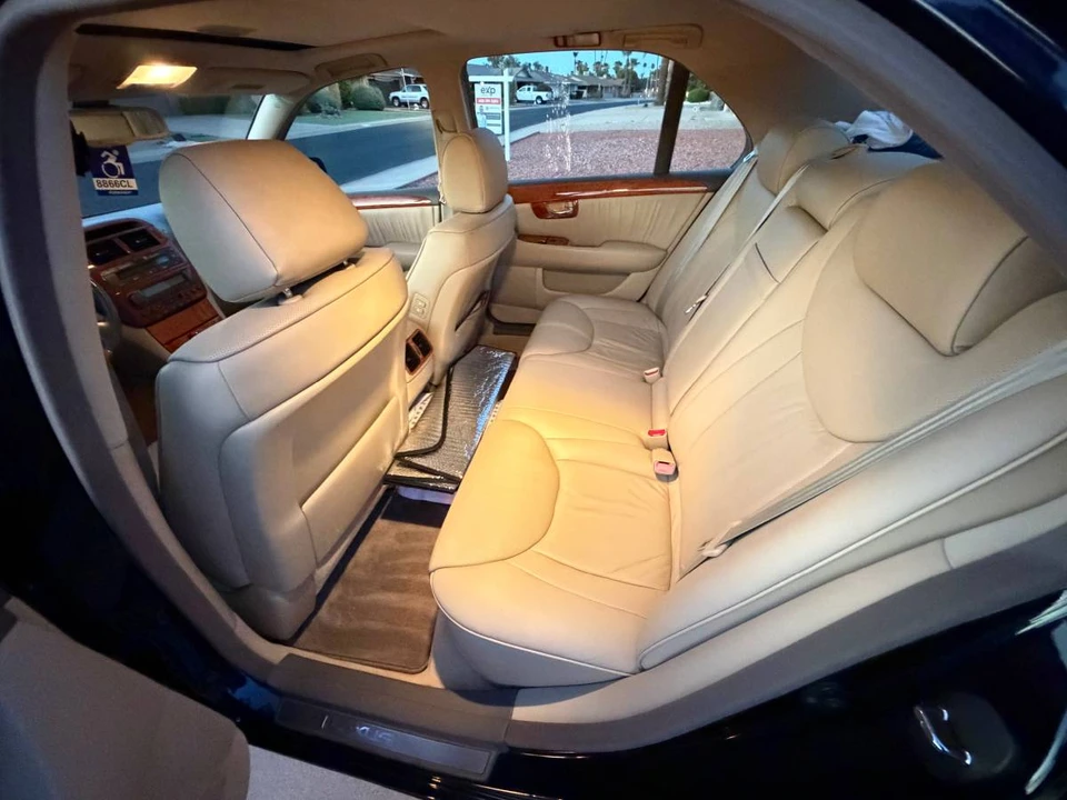 2004 Lexus LS 3rd Gen - Image 11 of 18