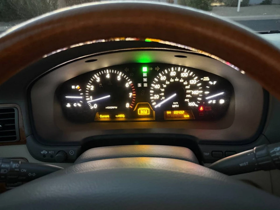 2004 Lexus LS 3rd Gen - Image 17 of 18