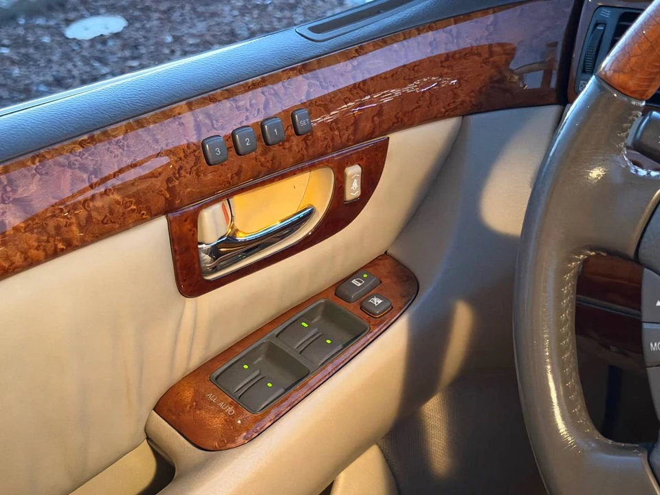 2004 Lexus LS 3rd Gen - Image 16 of 18