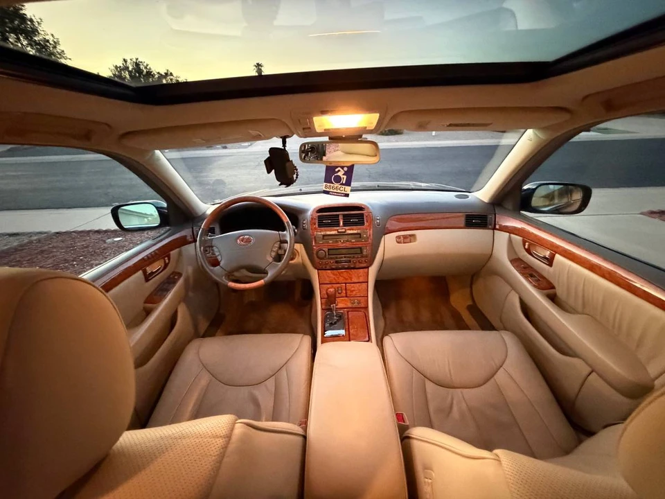 2004 Lexus LS 3rd Gen - Image 15 of 18