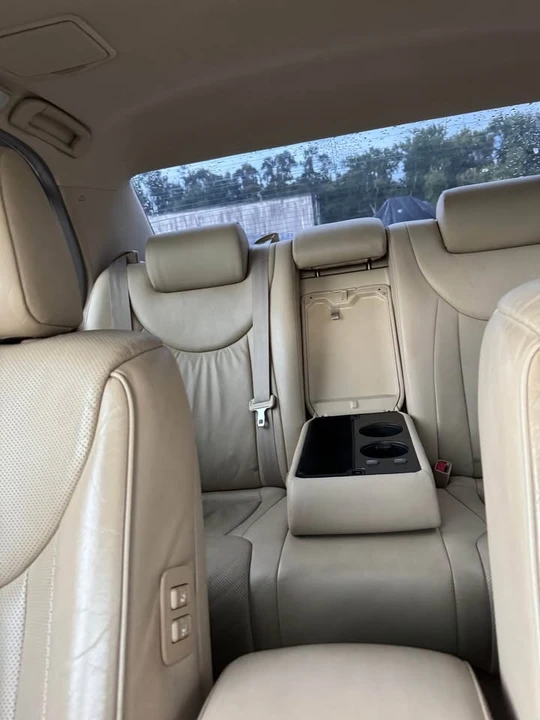 2004 Lexus LS 3rd Gen - Image 7 of 19