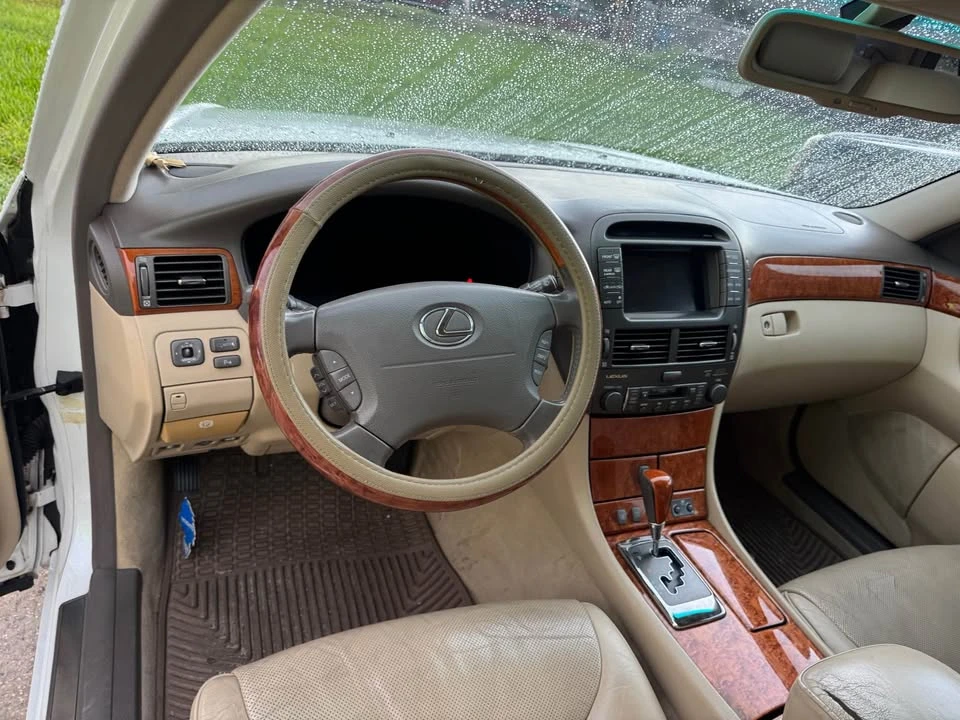 2004 Lexus LS 3rd Gen - Image 11 of 19