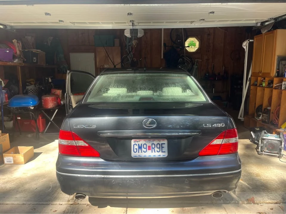 2004 Lexus LS 3rd Gen - Image 9 of 13