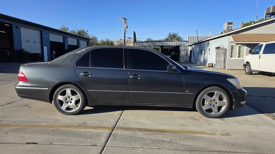 2004 Lexus LS 3rd Gen - Image 3 of 10